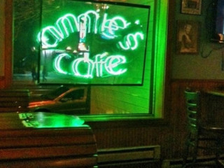 Annie's Cafe & Bar