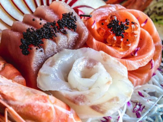 Daiya Cocktail Sushi