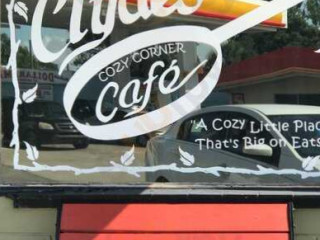 Clyde's Cozy Corner Cafe