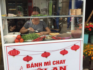 Hoi Banh My Chay Food Stall