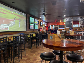 Benchwarmers Sports Bar Grill