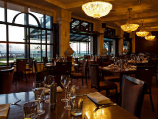 Stamford Grand Adelaide - The Promenade Restaurant