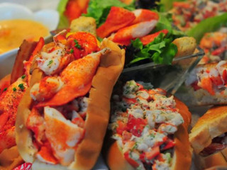 Quincy's Original Lobster Roll