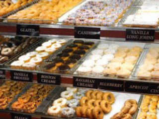 Huck Finn Donuts & Snack Shop