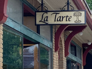 La Tarte's Little Perk