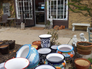 Three Bees Pottery And Coffee Shop