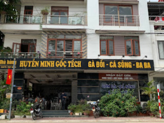 Nhà Hàng Gốc Tếch Huyền Minh