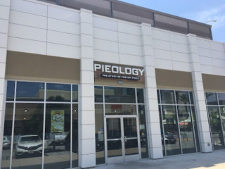 Pieology Pizzeria Campus Pointe, Fresno, Ca