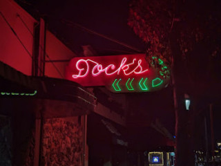 Dock's Cocktail Lounge