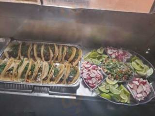 Tacos Y Quesadillas Mexicanos