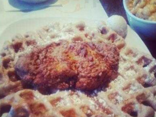 Dame's Chicken And Waffles