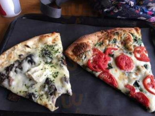 Leonardo's Pizza by the Slice