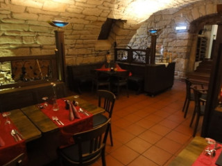 Le Taverna Ratskeller Ristorante Pizzaria Restaurant