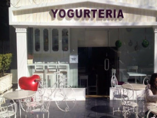 Yogurteria Tirana, Bllok