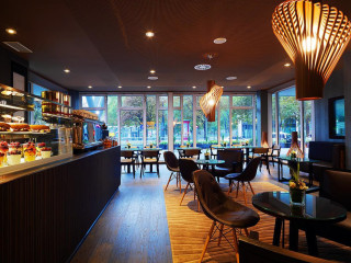 Cross - Bar, Lounge, Cafe