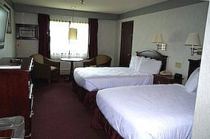 Shiretown Inn And Suites