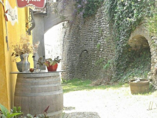 Arco Del Castello Di Perno