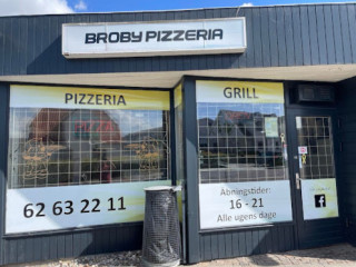 Broby Pizzeria Overfor Efterskolen Pizzaria