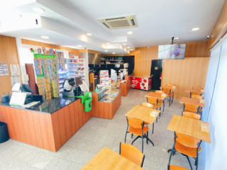 Aroma's Coffee Shop