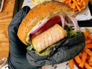 Black And White Burger Pigalle