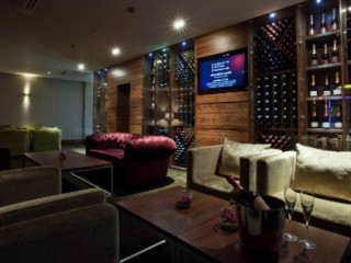 The Club Lounge At The Mere Golf Resort