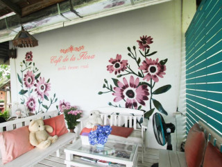 Cafe' De La Flora Farm Stay
