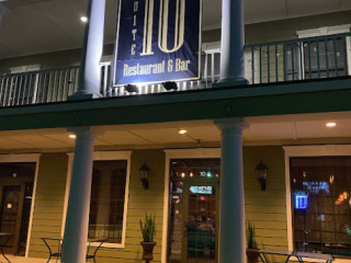 Suite 10 Restaurant Bar