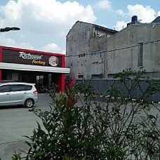 Richeese Factory Sudirman