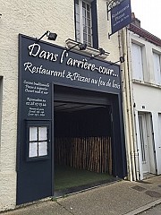 Restaurant Dans L'arriere Cour