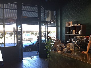 Dingles Cafe & Bar
