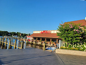 Mike's Restaurant & Crabhouse