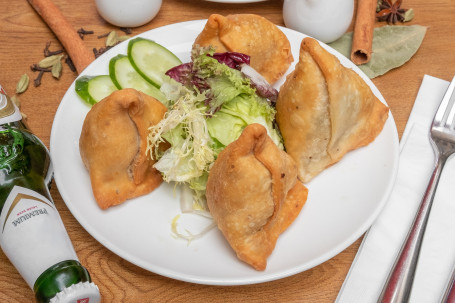 Veggie Samosa (4Pc) W/ Kingfisher Beer