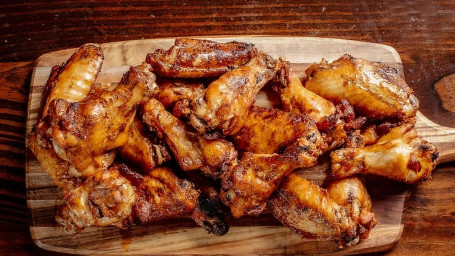 12 Hickory Smoked Wings