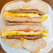 Pølse med æg og ostesandwich