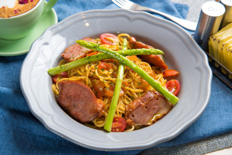 Spaghetti With Duck Breast And Tomato Basil Sauce