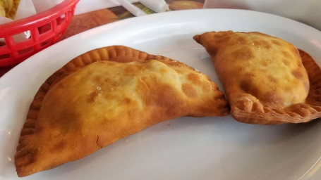 Empanadas De Carne Y Pollo