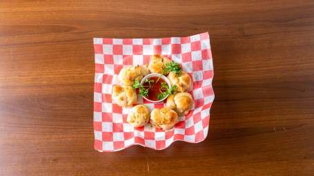 Garlic Knots With Sauce (4 Pieces)