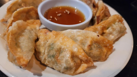 E18. Yaki Mandoo Fried Dumplings 군만두