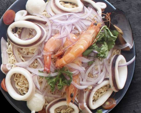 Liáng Bàn Hǎi Xiān Mama Miàn Stir-Fried Instant Noodles With Seafood Salad