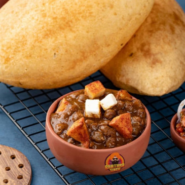 Delhi Ke Chole Bhature Half Plate (1 Piece Bhatura)