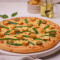 Vegetarische pizza met pesto basilicum