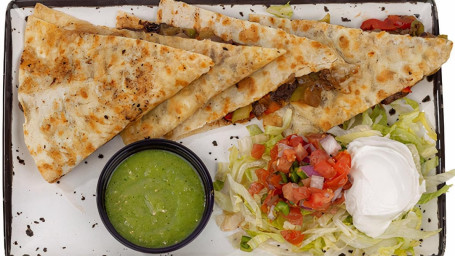 Quesadilla De Fasole Negre De Legume La Grătar