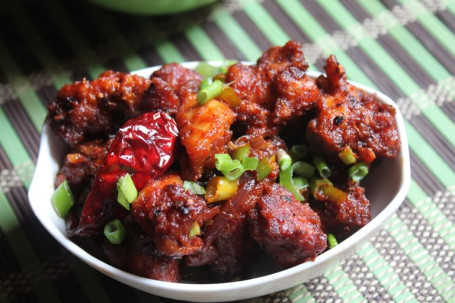 Dry Chilly Chicken 8 Pis