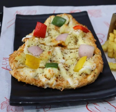 Pizza Paneer Makhni