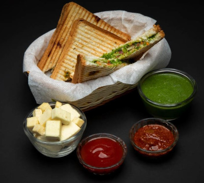 Achari Paneer Sandwich