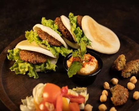 Falafel With Pita And Hummus