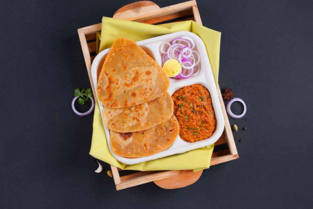 Chicken Kheema And Paratha Lunchbox