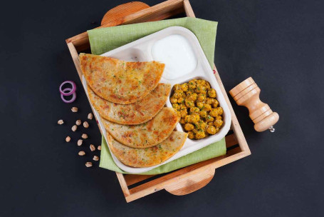 Cutie De Prânz Aloo Paratha Chole Curd