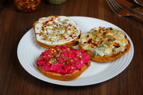 Assorted Garlic Bread (3 Pcs)