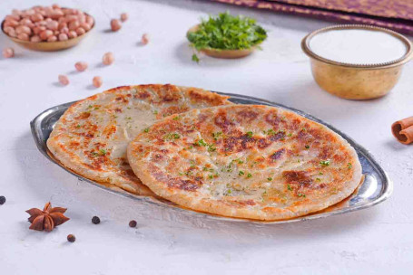 Singhadha Aloo Paratha (2 Pcs) Curd Meal